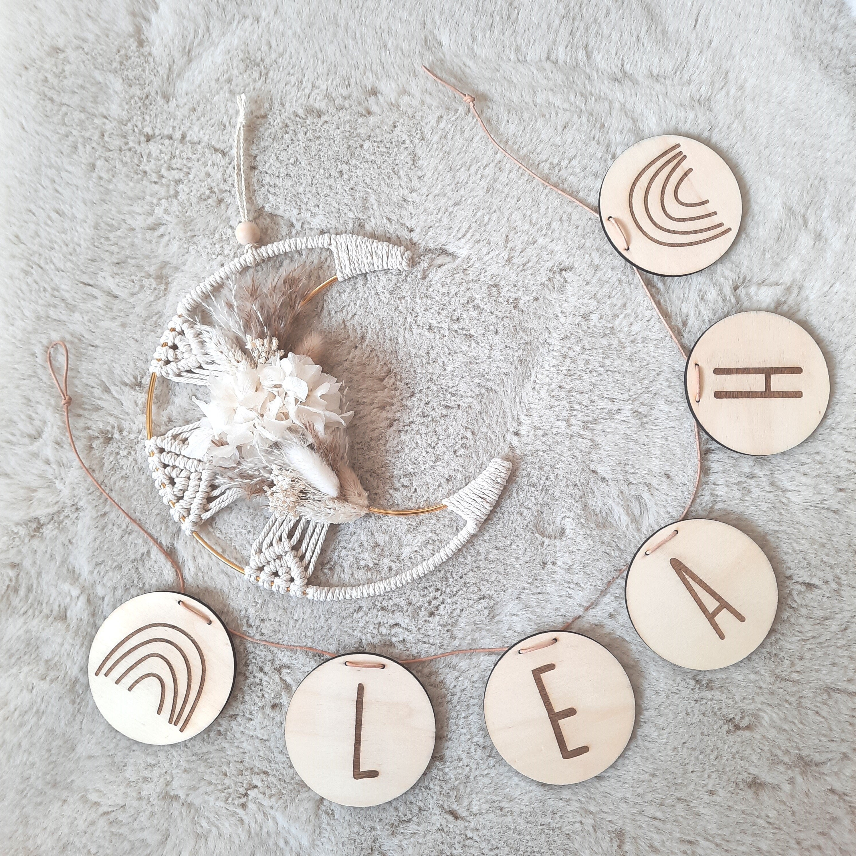 Namensgirlande aus Holz, Holzgirlande, Girlande mit Holzscheiben, Geburtstagsdeko, Kinderzimmerdeko