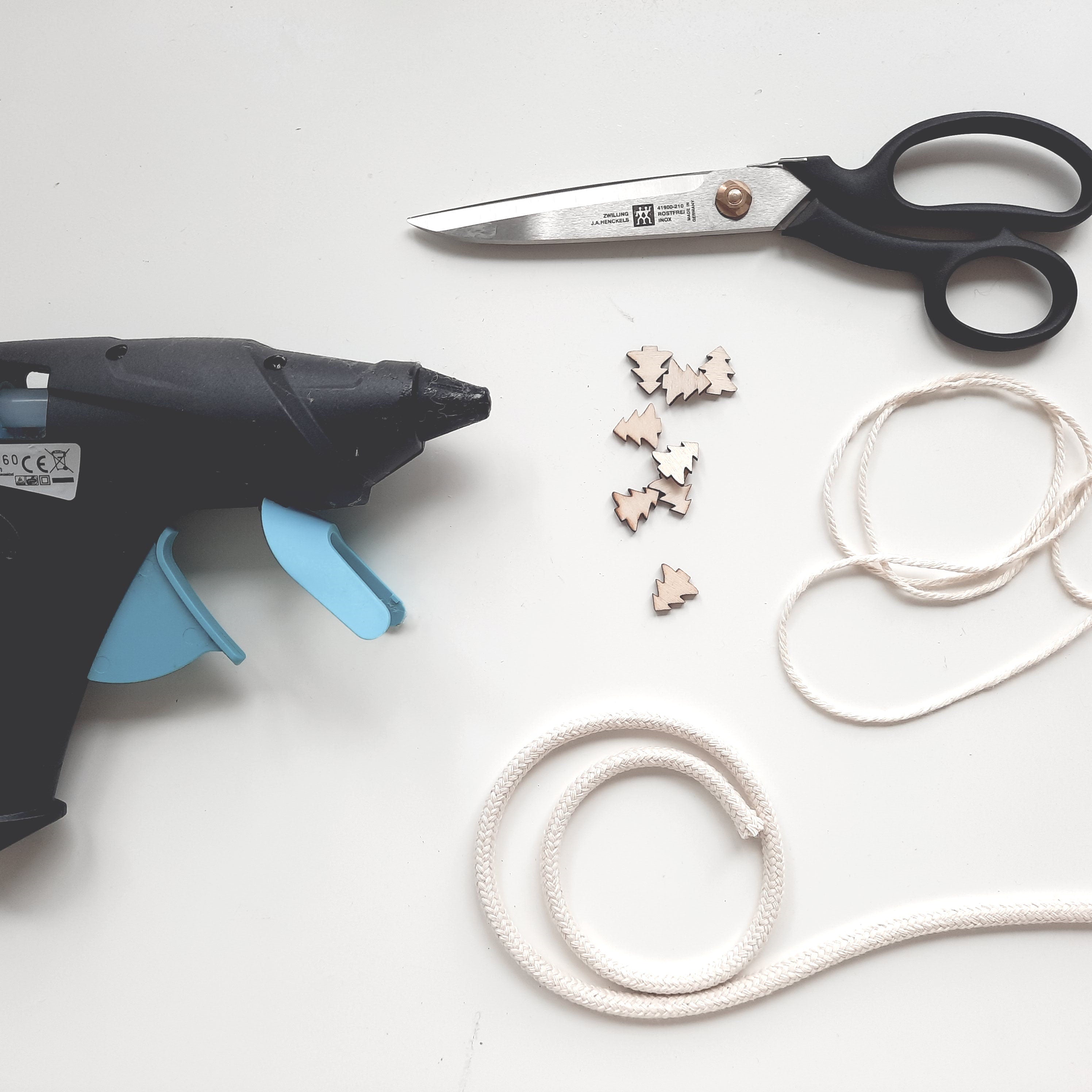 DIY Mini Kränze, Kranz mit Tannenbäumchen, Do it yourself Christbaumschmuck, Weihnachtsdeko selber machen