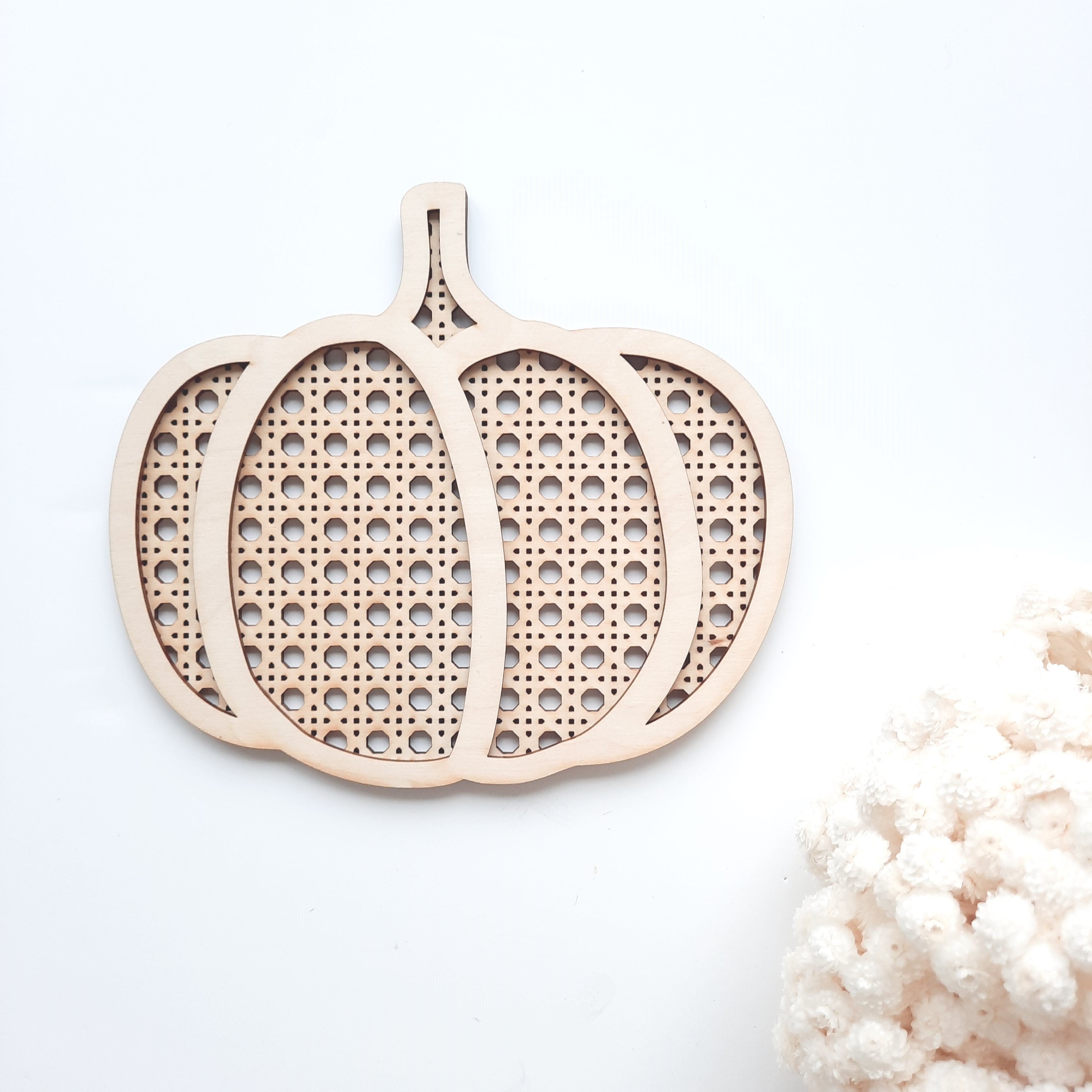 Kürbis aus Wiener Korbgeflecht Optik, Kürbis aus Holz, Kürbis Herbstdekoration