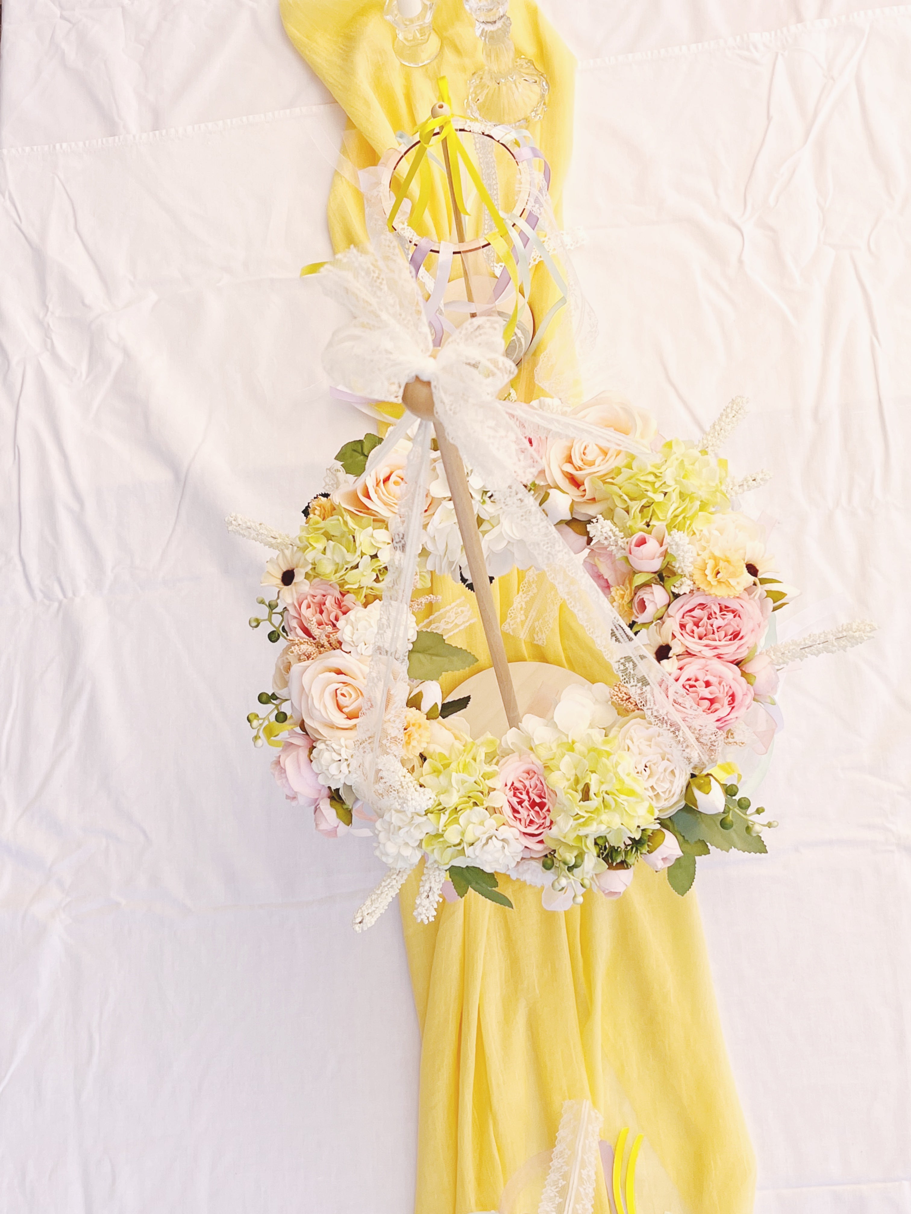 Großer Blumenkranz mit Halterung
