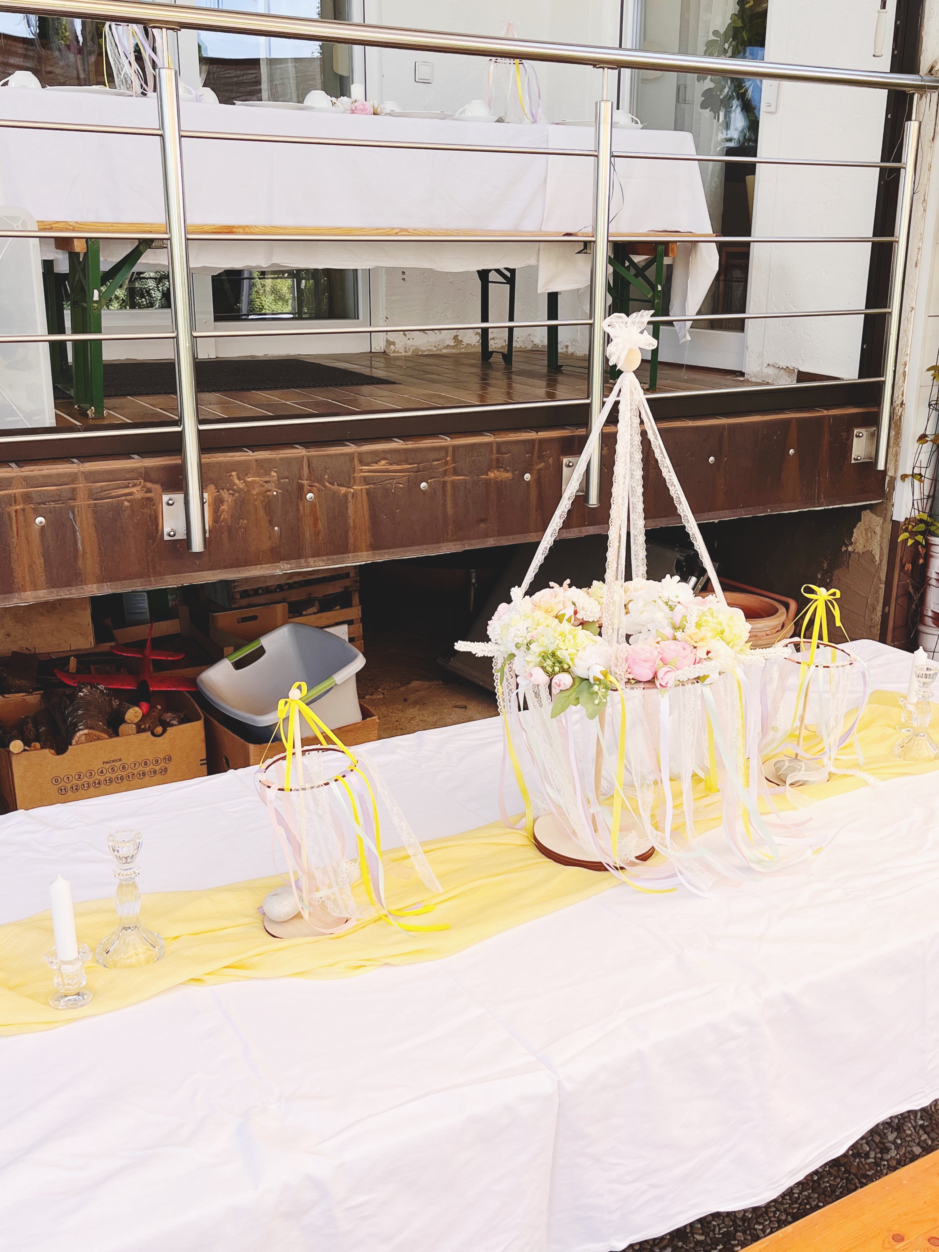 Großer Blumenkranz mit Halterung