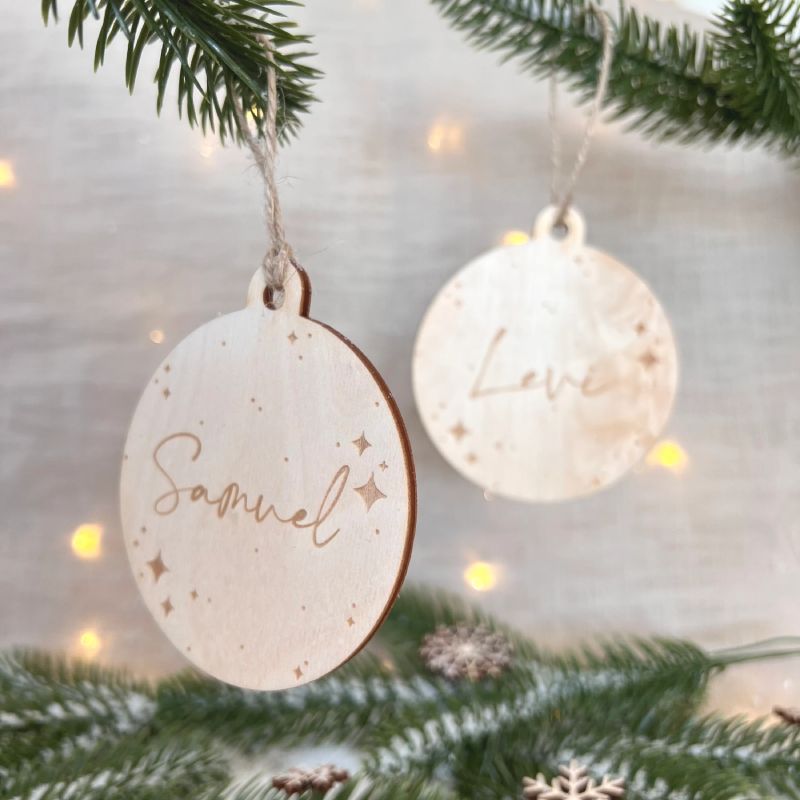 Christbaumkugel aus Holz mit Namen
