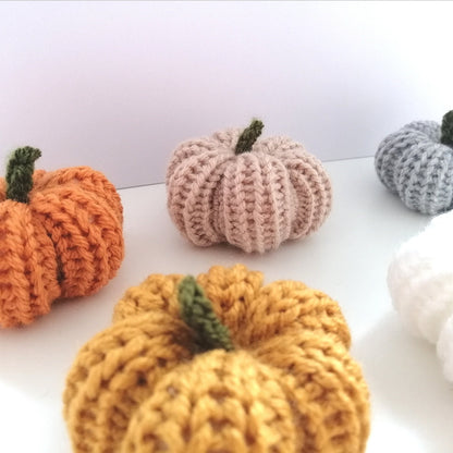 Kürbisse gestrickt Wohndekor Herbst Kürbis Deko Pumpkin decoration autumn fall knitted pumpkins