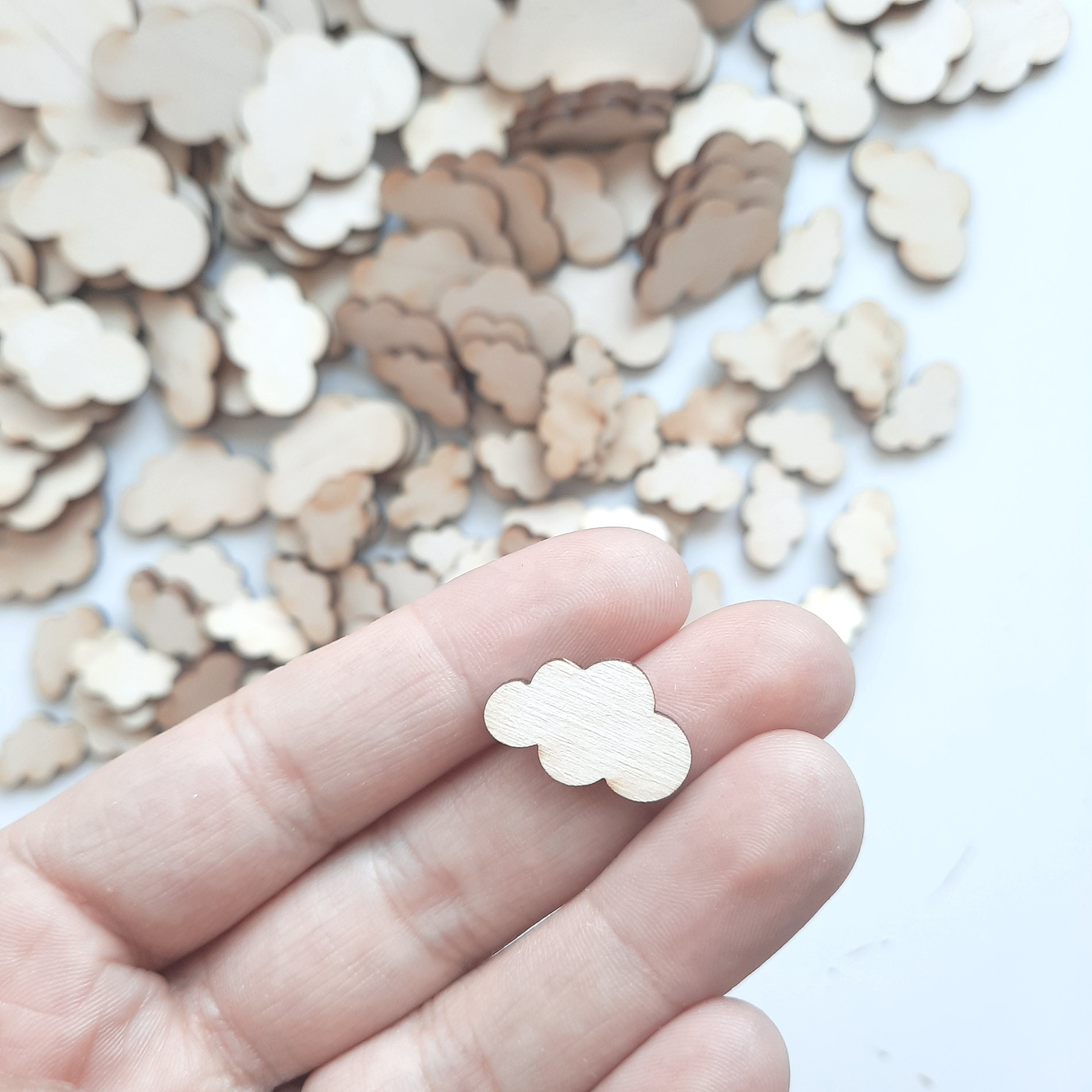 Streudeko Wolken, Wolken aus Holz, Tischdekoration, Tischdeko Geburtstag, Geschenkdekoration