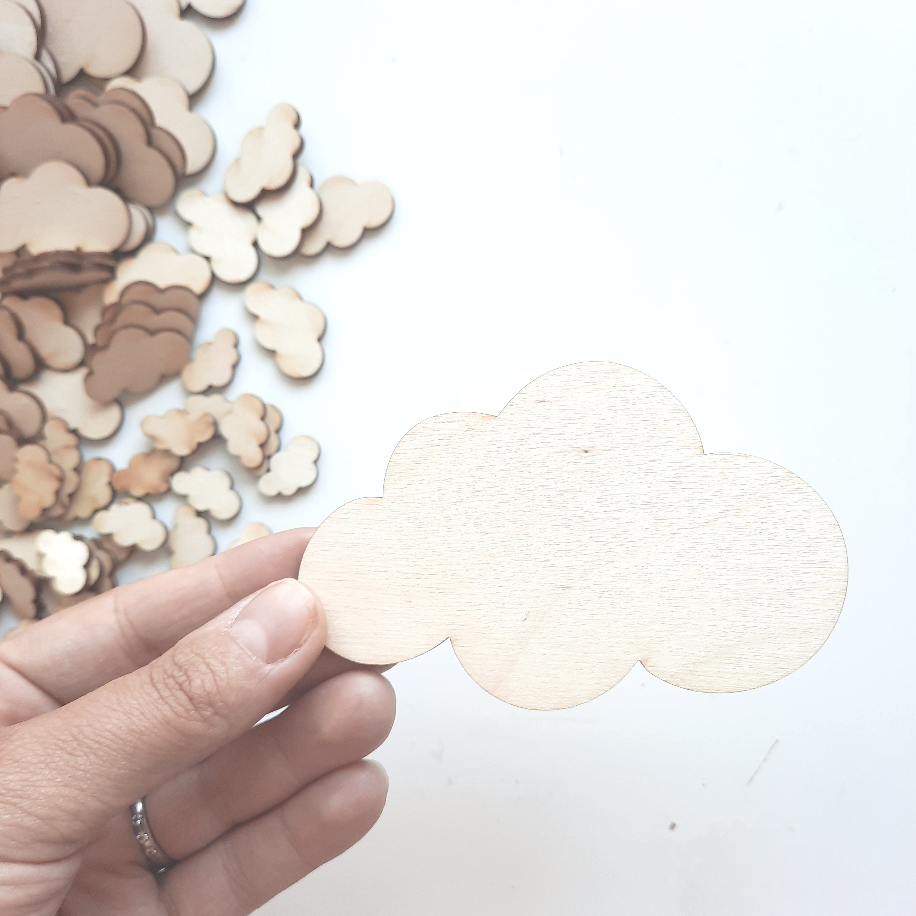Streudeko Wolken, Wolken aus Holz, Tischdekoration, Tischdeko Geburtstag, Geschenkdekoration