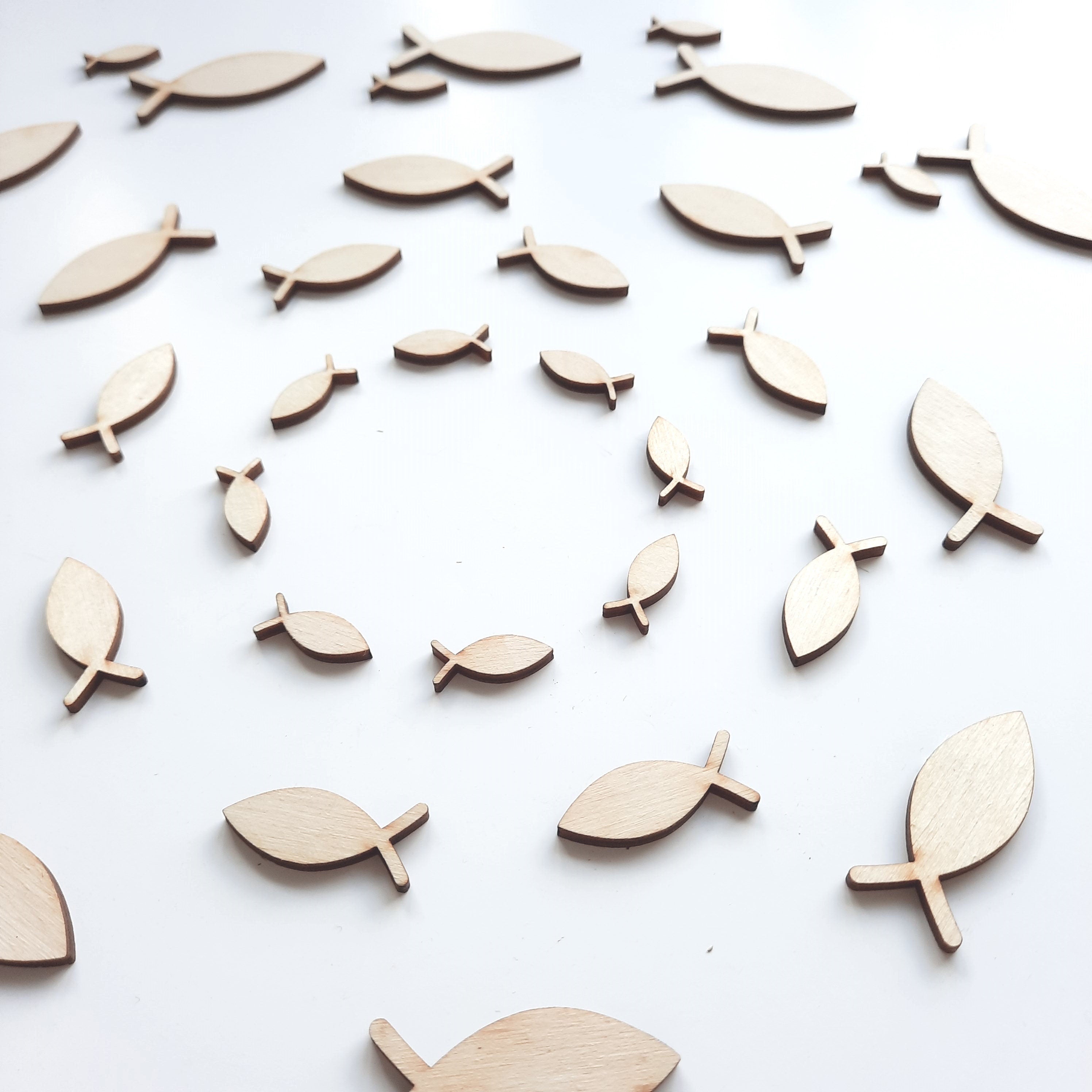 Streudeko Fische, Fische aus Holz, Tischdekoration, Tischdeko Taufe, Geschenkdekoration