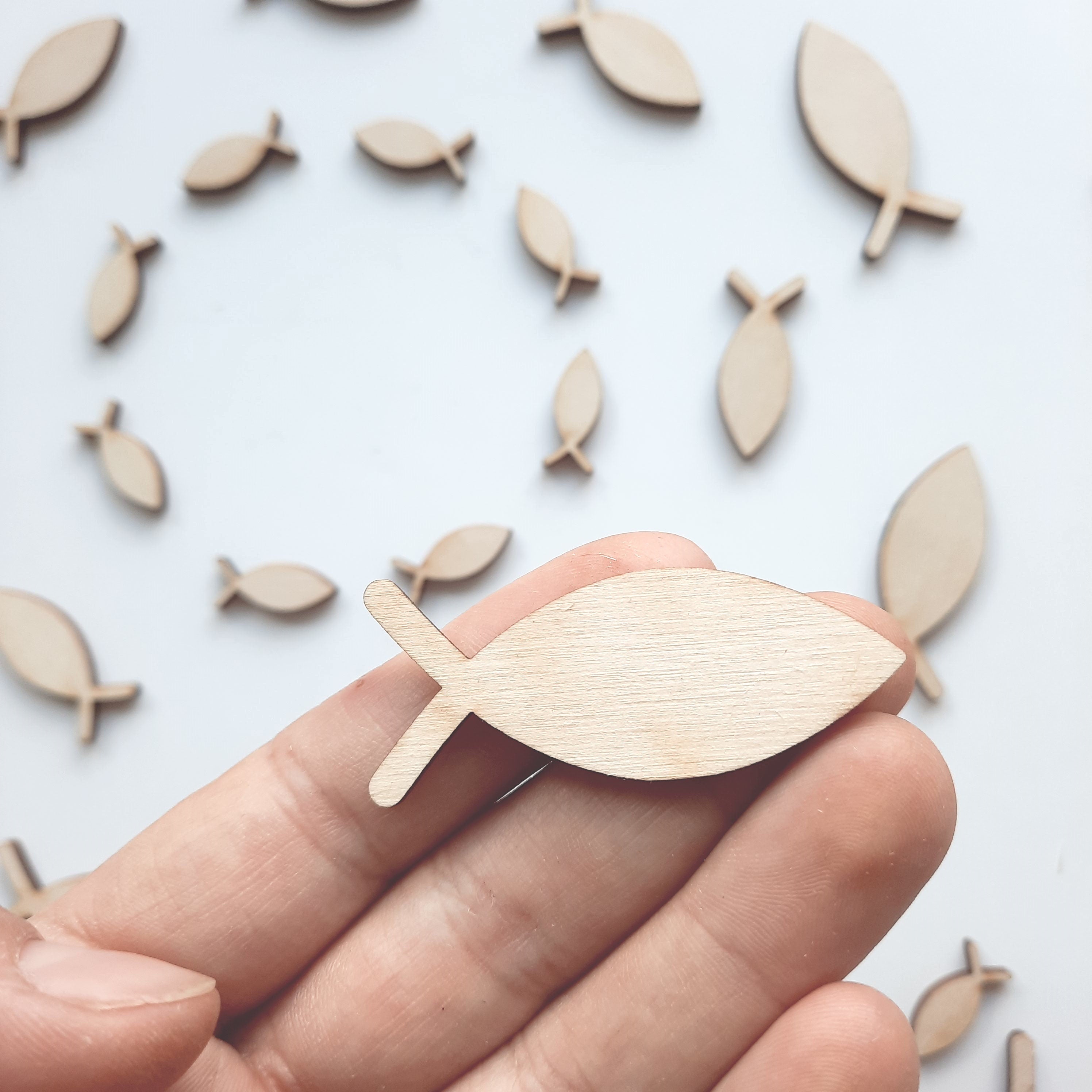 Streudeko Fische, Fische aus Holz, Tischdekoration, Tischdeko Taufe, Geschenkdekoration