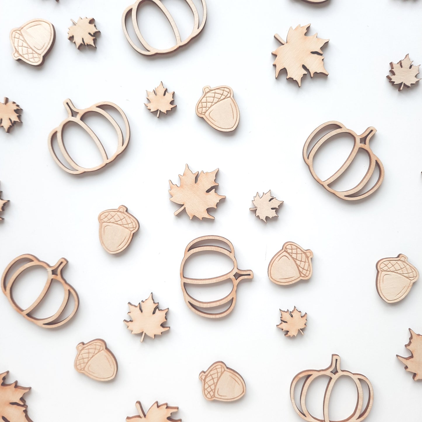 Streudeko Kürbisse, Kürbisseaus Holz, Herbstdekoration, Tischdekoration, Tischdeko Herbst, Geschenkdekoration