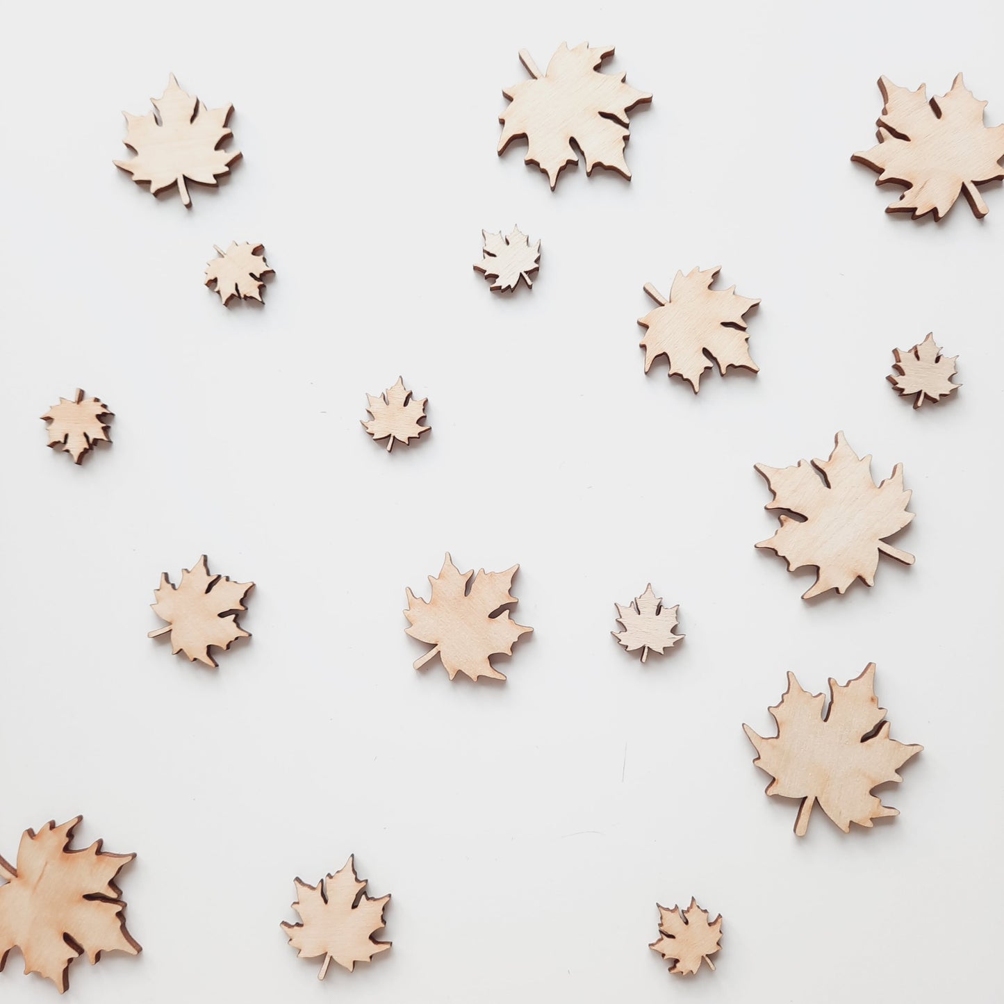 Streudeko Ahornblätter, Ahornblätter aus Holz, Herbstdekoration, Tischdekoration, Tischdeko Herbst, Geschenkdekoration