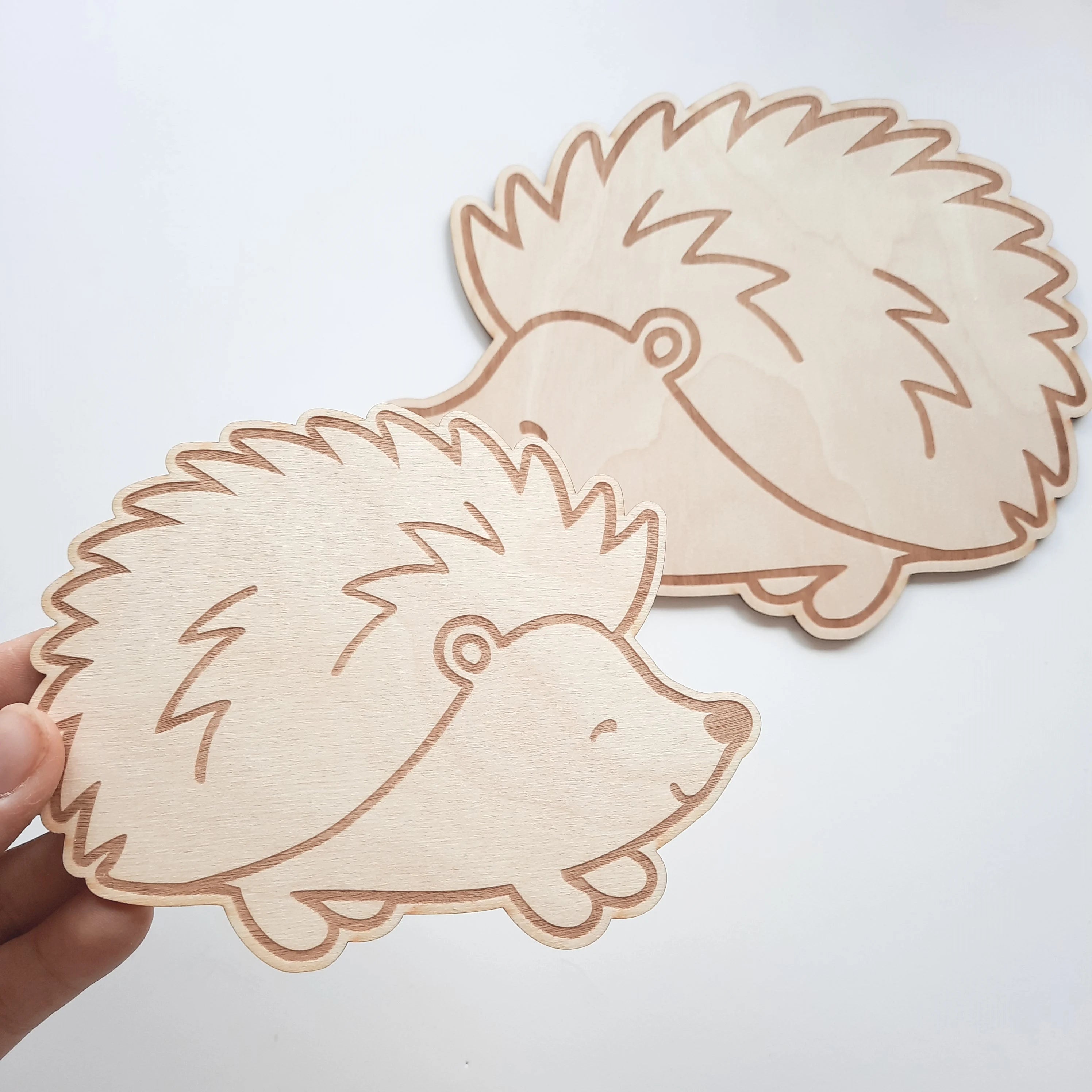 Igel Dekoration aus Holz, Igel fürs Kinderzimmer, süßer Igel Deko, Herbstdekoration Kinderzimmer
