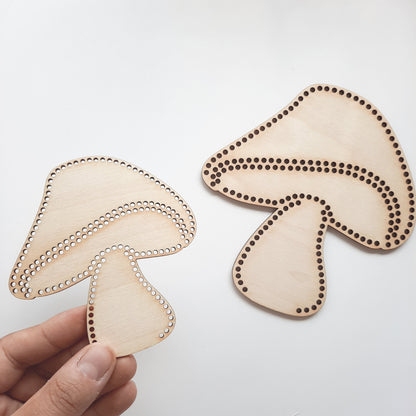 SVG Datei Pilz gestickt, Pilz aus Holz und Wolle, Pilz Holzrohling, Herbstdekoration DIY, Pilz zum Dekorieren