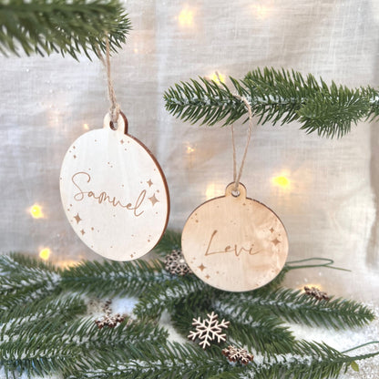 Personalisierte Christbaumkugeln, Weihnachtskugeln aus Holz personalisiert mit Namen, Weihnachtsbaum Schmuck aus Holz