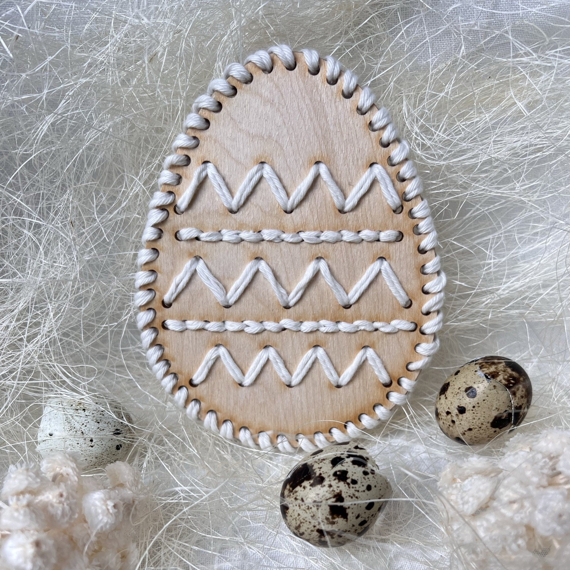 SVG Datei Aufhänger für Ostern, Eier zum Sticken, Osterbasteln, Eier-Anhänger Ostern