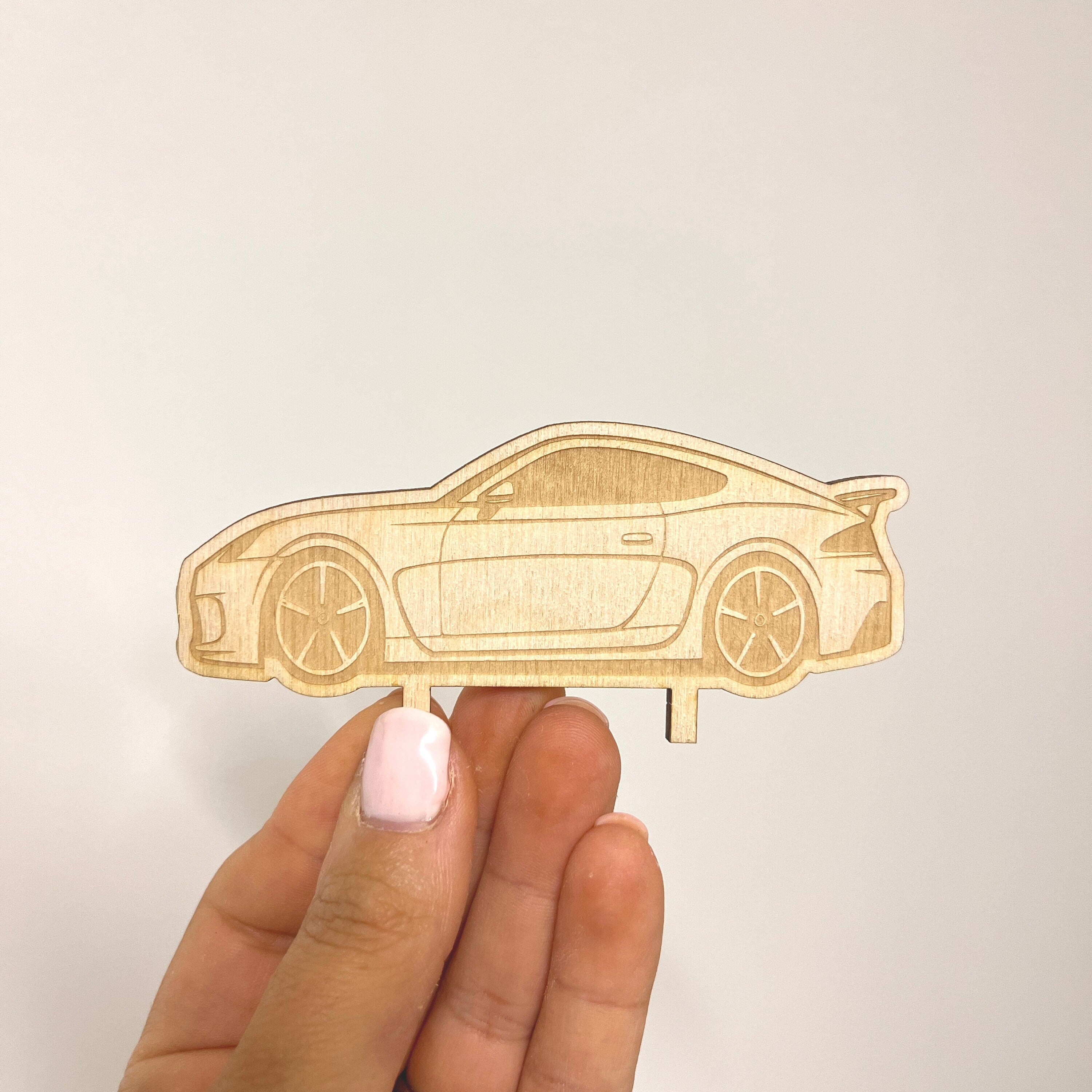 Motivstecker Sportwagen für Personalisierten Geburtstagsteller mit Vase und Kerze, Kerzenplatte, Geburtstagskranz, Tischdeko