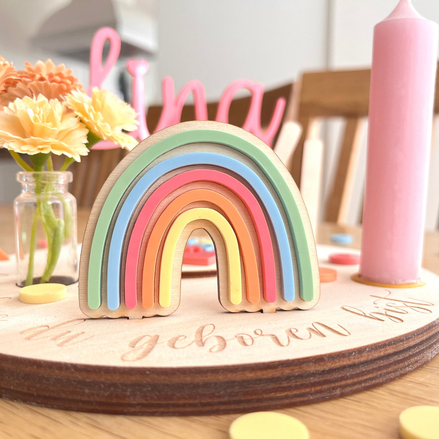Personalisierter Geburtstagsteller für Zwillinge mit farbigen Namen, Geburtstagsteller bunt mit Vase und Kerze, Kerzenplatte