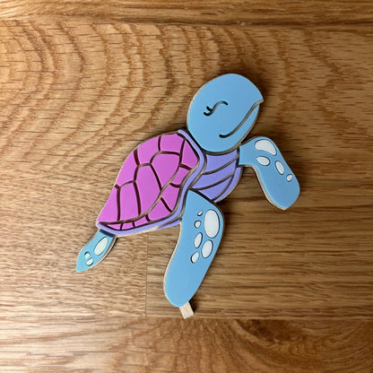 Motivstecker Schildkröte lila aus Acrylglas für Personalisierten Geburtstagsteller mit Vase und Kerze, Kerzenplatte, Geburtstagskranz