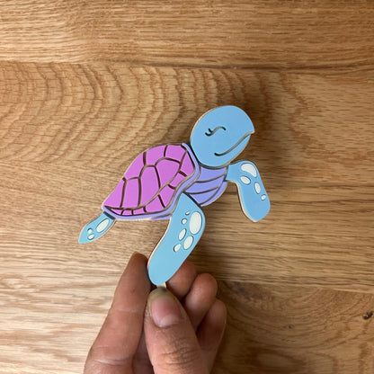 Motivstecker Schildkröte lila aus Acrylglas für Personalisierten Geburtstagsteller mit Vase und Kerze, Kerzenplatte, Geburtstagskranz