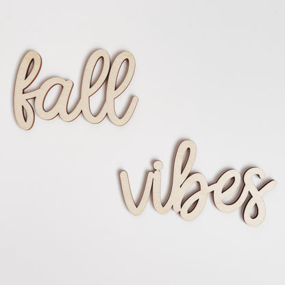 Schriftzug "fall vibes" Herbstdeko, Holzschrift, Text aus Holz, Herbst Wandbehang, Wanddeko