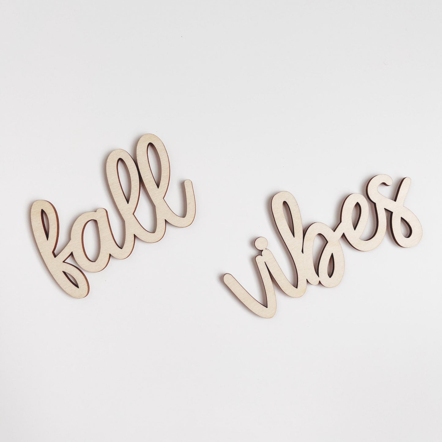 Schriftzug "fall vibes" Herbstdeko, Holzschrift, Text aus Holz, Herbst Wandbehang, Wanddeko