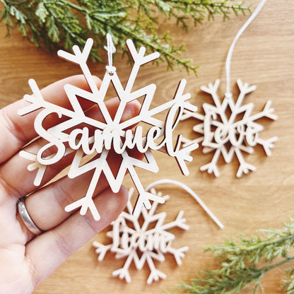 Christbaumschmuck Schneeflocken aus Holz mit Namen - Weihnachtsgeschenkanhänger-Personalisiertes Geschenk-Weihnachtsbaumdeko-Weihnachtsdeko