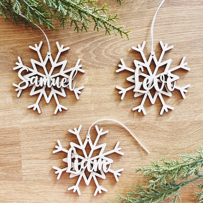 Christbaumschmuck Schneeflocken aus Holz mit Namen - Weihnachtsgeschenkanhänger-Personalisiertes Geschenk-Weihnachtsbaumdeko-Weihnachtsdeko