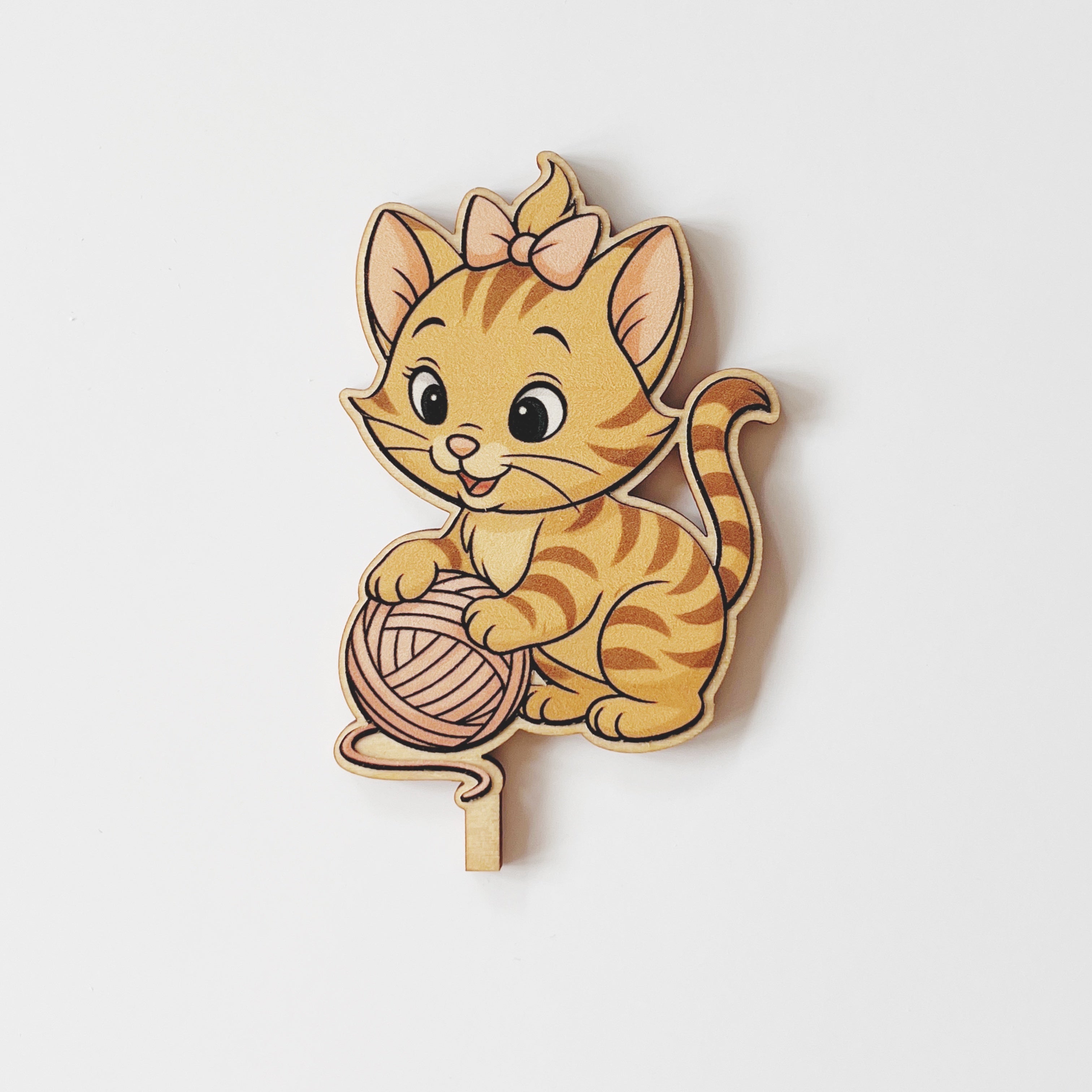Aristocats inspired Katzen Motivstecker Tigerkätzchen mit rosa Wollknäuel